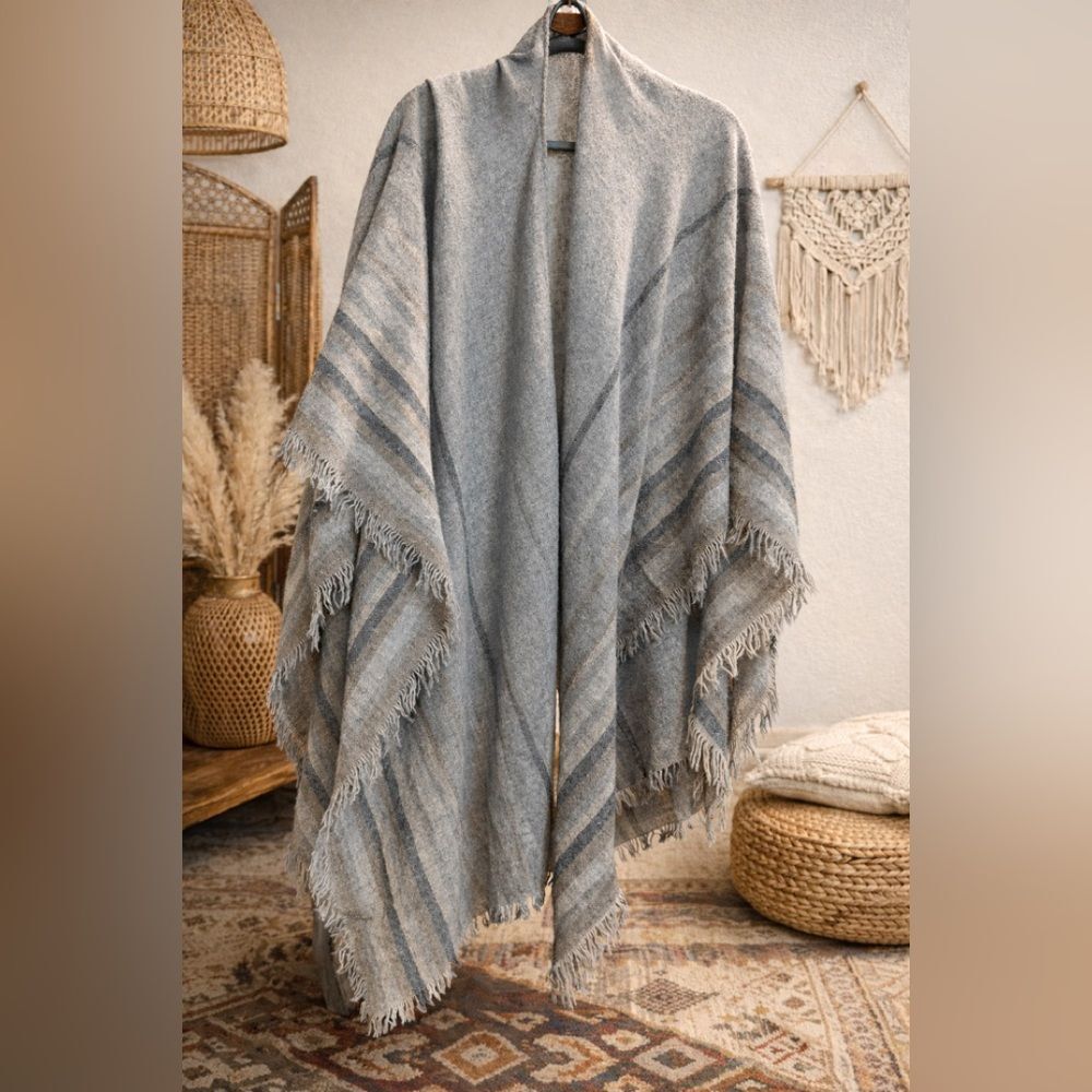 Eileen Fisher Gray Wool Mohair Fringe Poncho Wrap OS Made in Italy EUC
